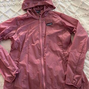Patagonia Women'  rain Jacket with huddles